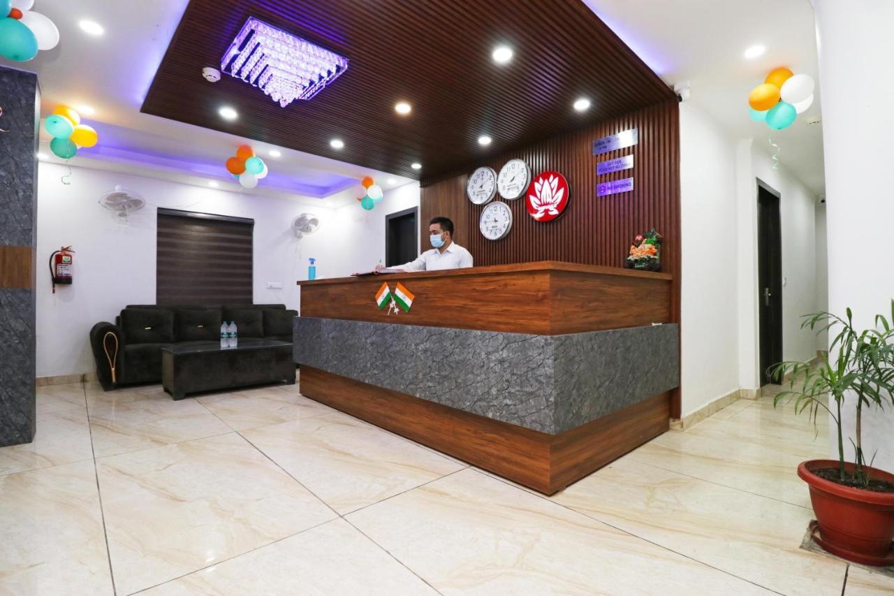 Airport Hotel Shivaka Inn นิวเดลี ภายนอก รูปภาพ